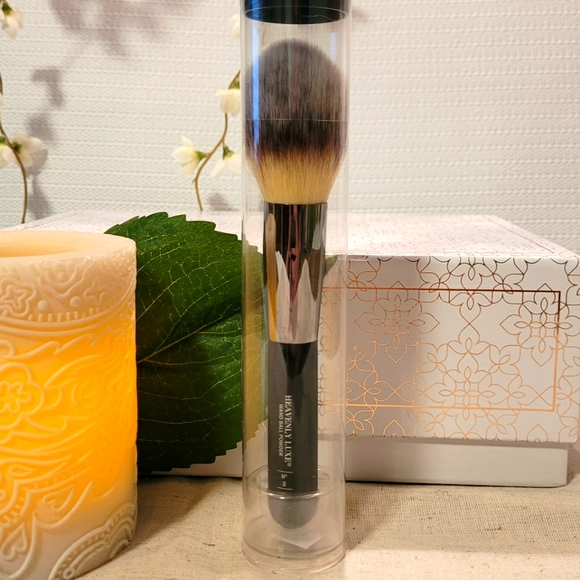 it cosmetics Other - It Cosmetics Heavenly Luxe #8 Wand Ball Powder Make up Brush